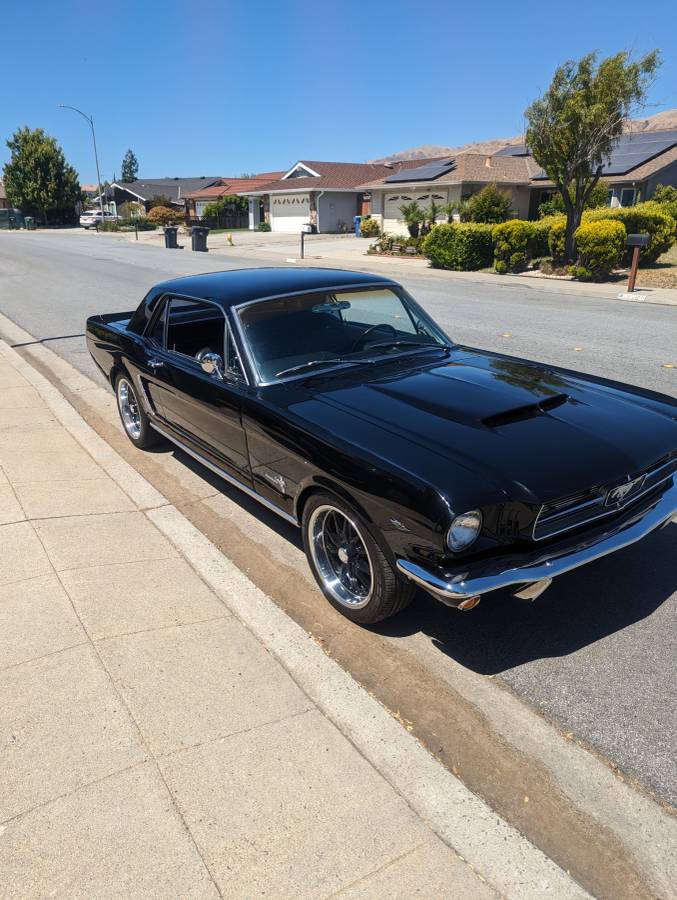 Ford-Mustang-coupe-1965