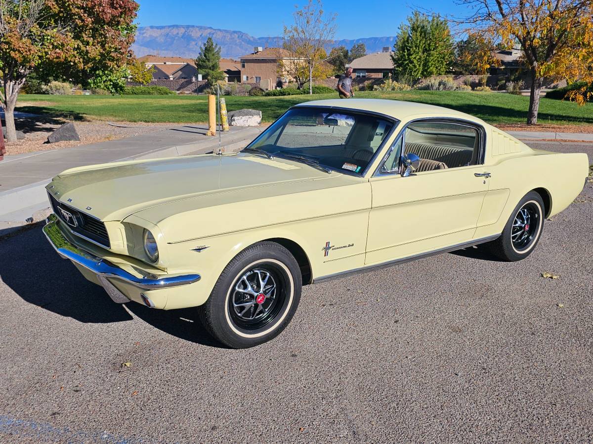 Ford-Mustang-fastback-1966-6