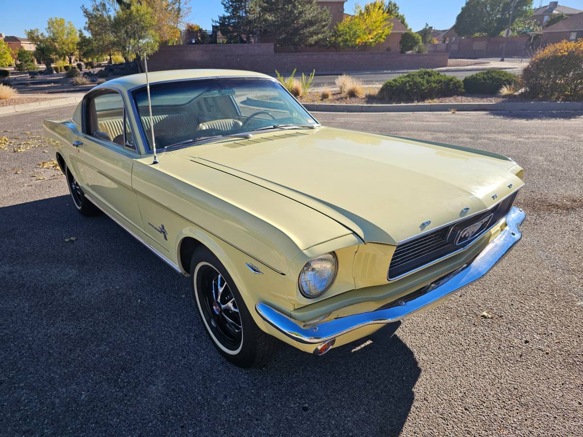 Ford-Mustang-fastback-1966-9