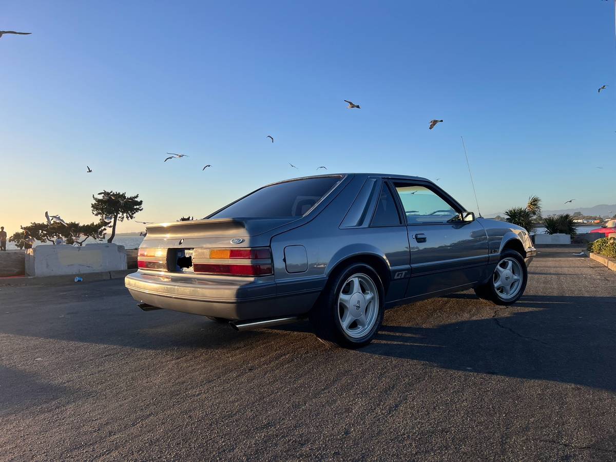 Ford-Mustang-gt-1985-10