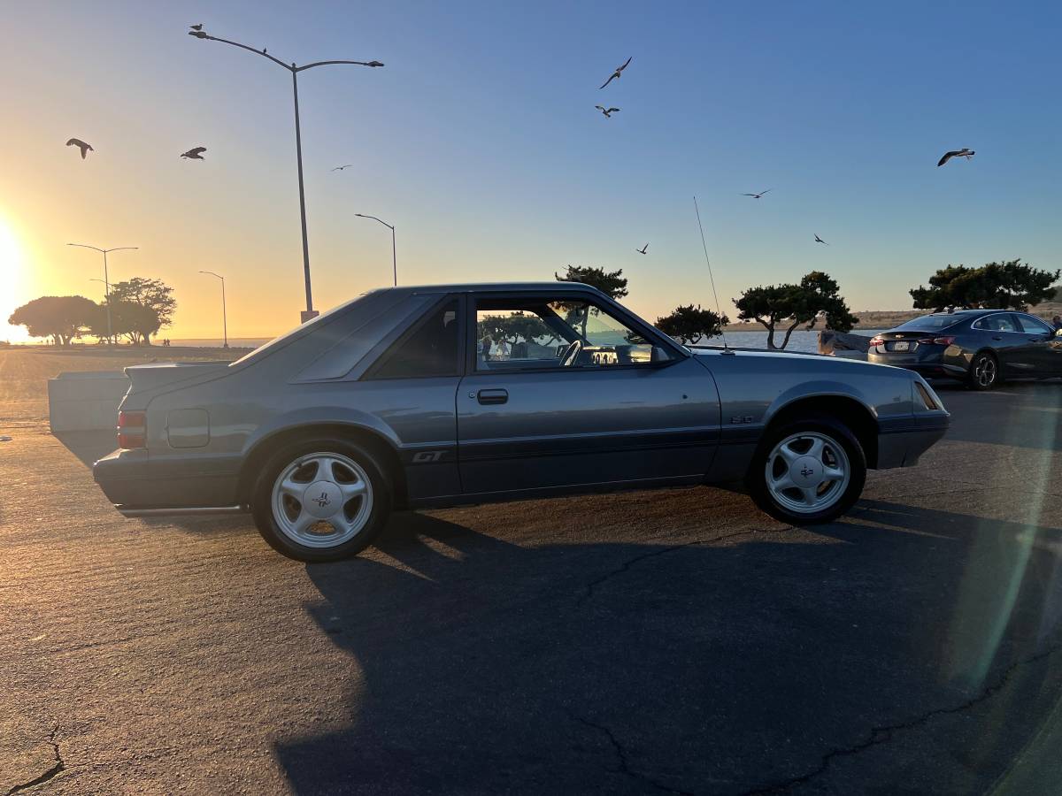 Ford-Mustang-gt-1985