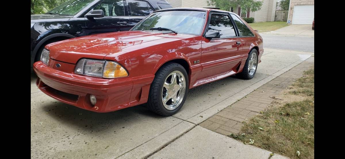 Ford-Mustang-gt-1988-1