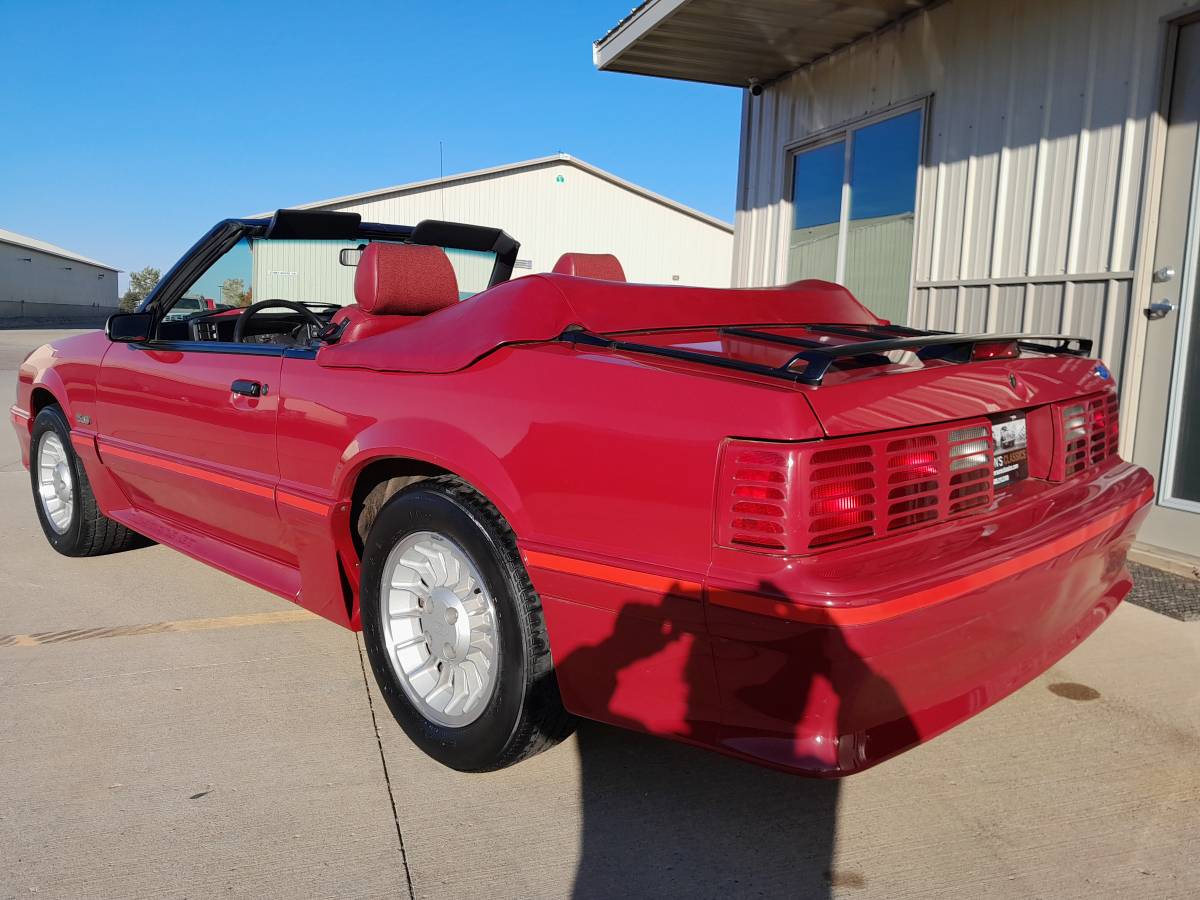 Ford-Mustang-gt-1988-19