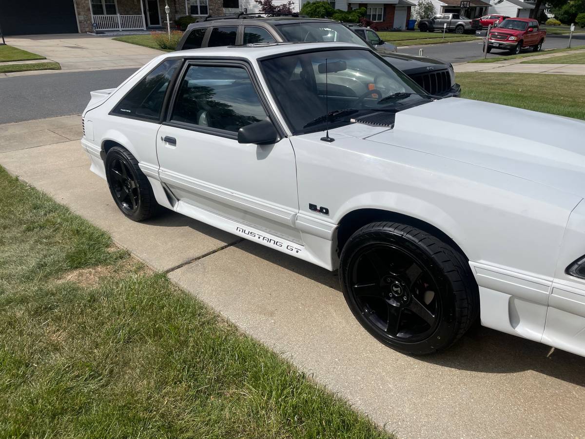 Ford-Mustang-gt-1988-4