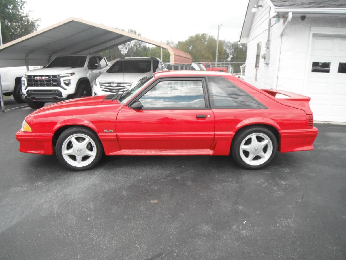 Ford-Mustang-gt-1990-3