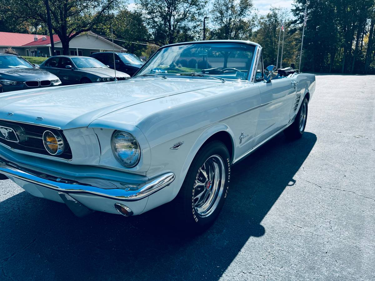 Ford-Mustang-gt-convertible-1966-17