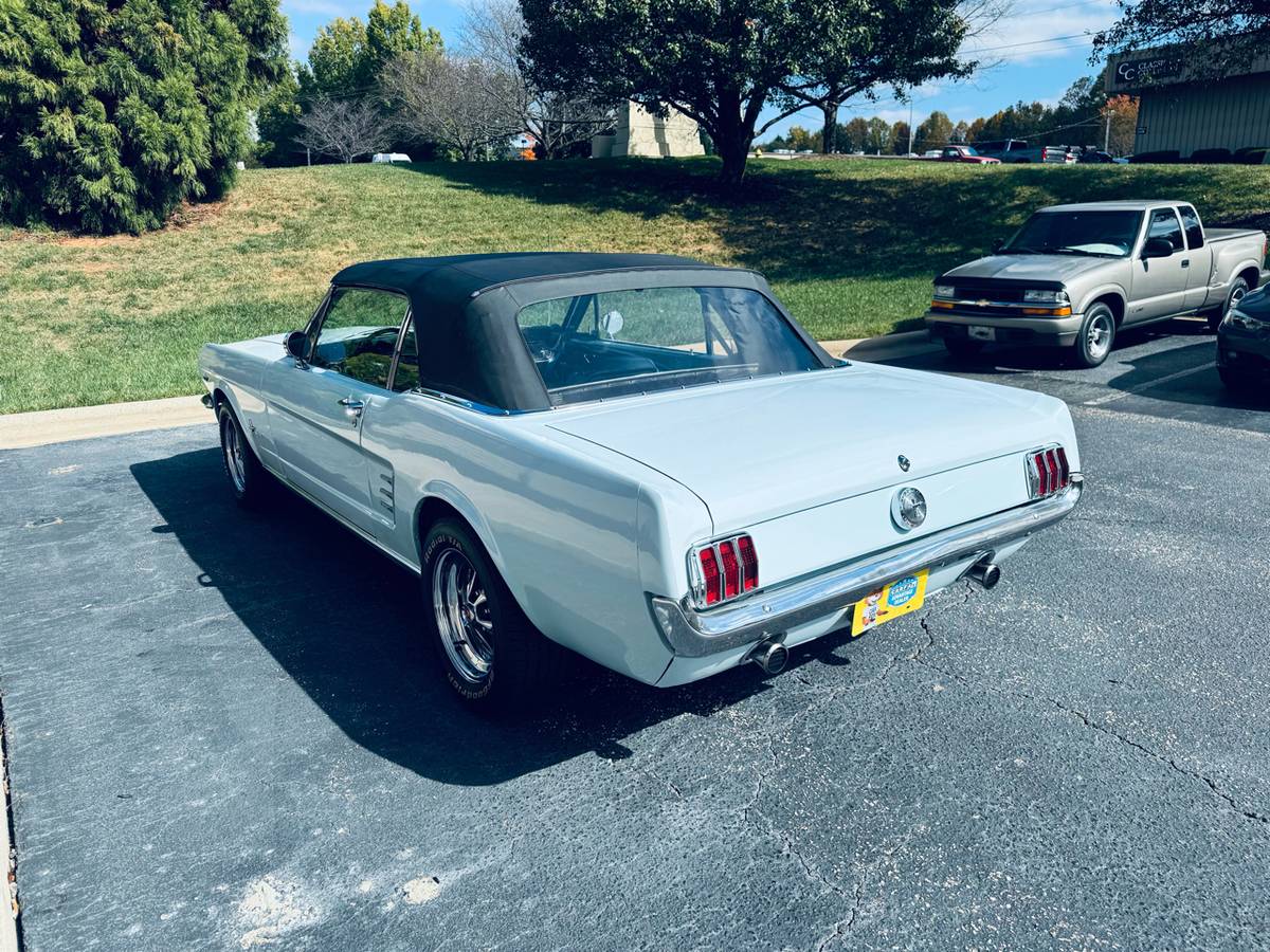 Ford-Mustang-gt-convertible-1966-3