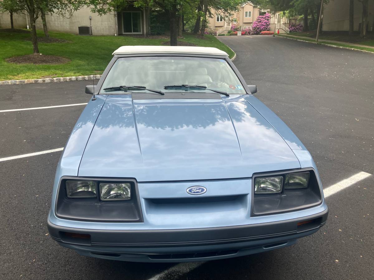 Ford-Mustang-gt-convertible-1986-7