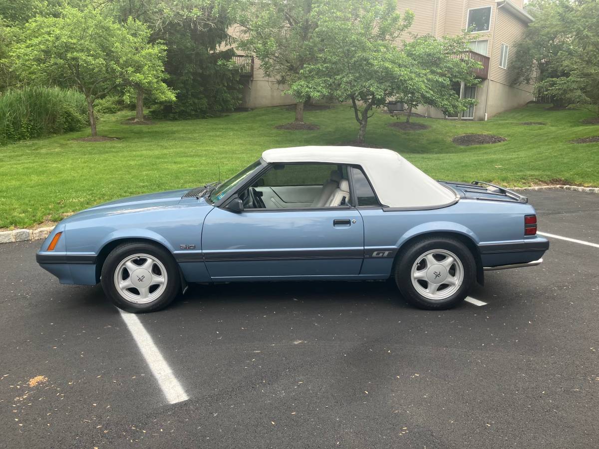 Ford-Mustang-gt-convertible-1986-8