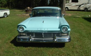 Ford-Sedan-1957-1