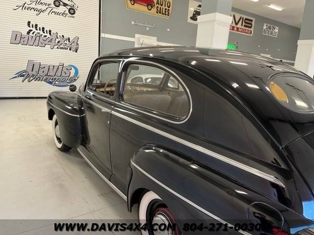 Ford-Sedan-super-deluxe-antique-classic-car-1942-12