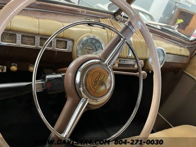 Ford-Sedan-super-deluxe-antique-classic-car-1942-13