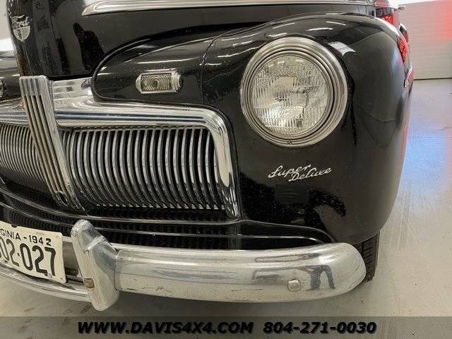 Ford-Sedan-super-deluxe-antique-classic-car-1942-22