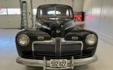 Ford-Sedan-super-deluxe-antique-classic-car-1942-23