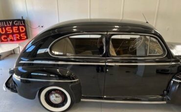 Ford-Sedan-super-deluxe-antique-classic-car-1942-5