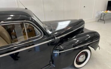 Ford-Sedan-super-deluxe-antique-classic-car-1942-6