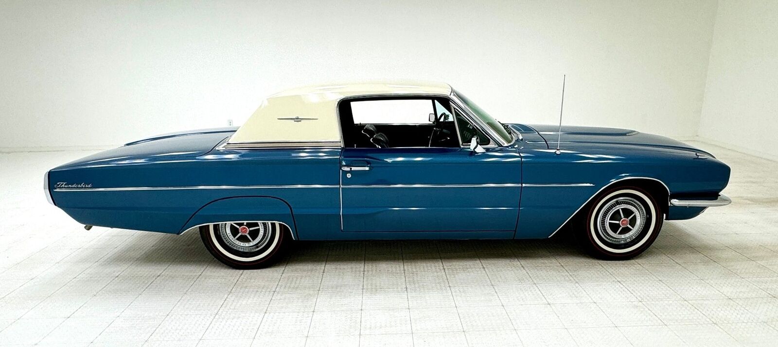 Ford-Thunderbird-1966-5