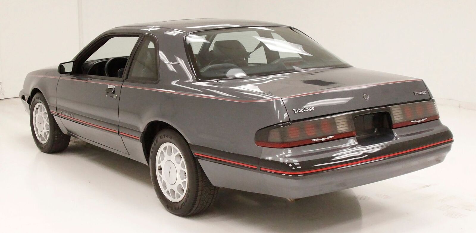 Ford-Thunderbird-Coupe-1988-2