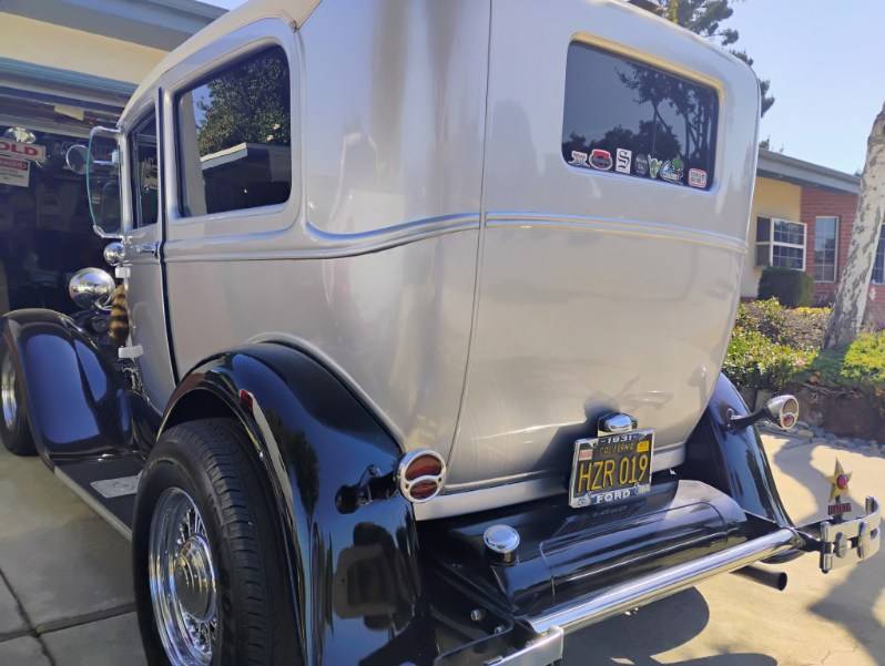 Ford-Tudor-sedan-1931-5