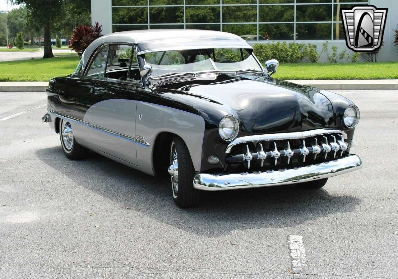 Ford-Victoria-Coupe-1951-3