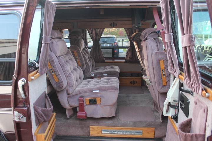 Gmc-Vandura-2500-conversion-1990-13