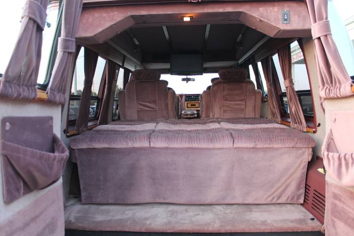 Gmc-Vandura-2500-conversion-1990-15