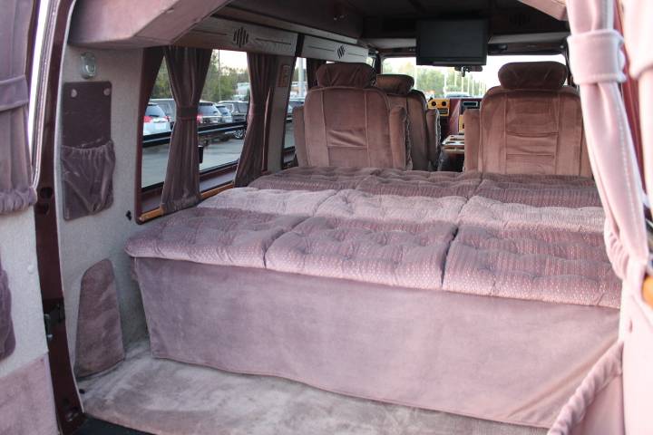 Gmc-Vandura-2500-conversion-1990-16