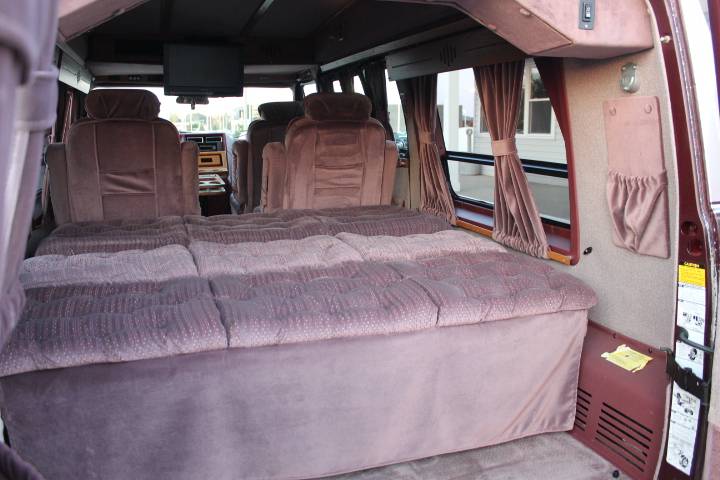 Gmc-Vandura-2500-conversion-1990-17