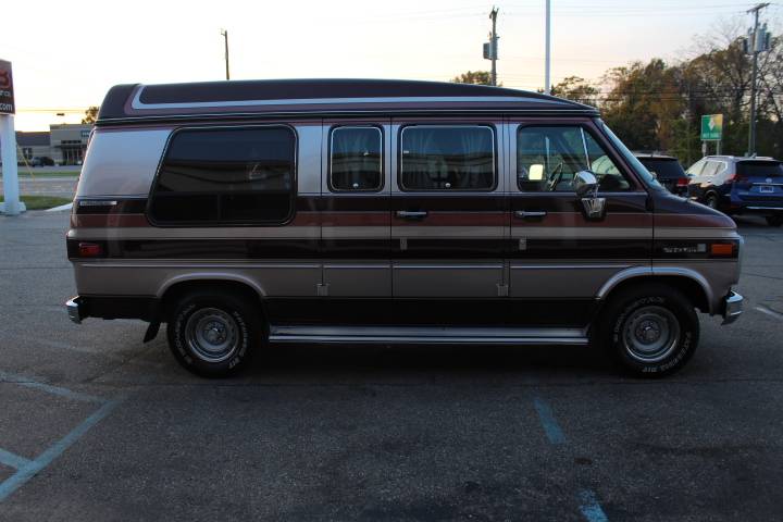 Gmc-Vandura-2500-conversion-1990-7