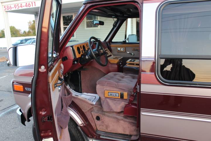 Gmc-Vandura-2500-conversion-1990-8