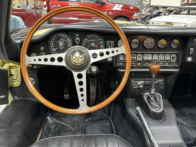 Jaguar-E-Type-Cabriolet-1968-10