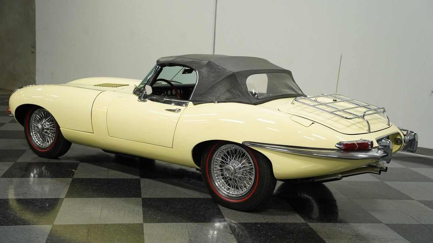 Jaguar-E-Type-Cabriolet-1968-7