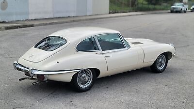 Jaguar-E-Type-Coupe-1969-5