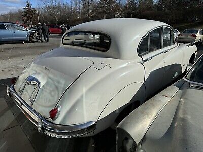 Jaguar-MK-VIII-1958-4