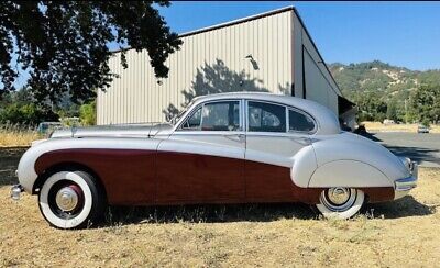 Jaguar-Mark-IX-1961-2