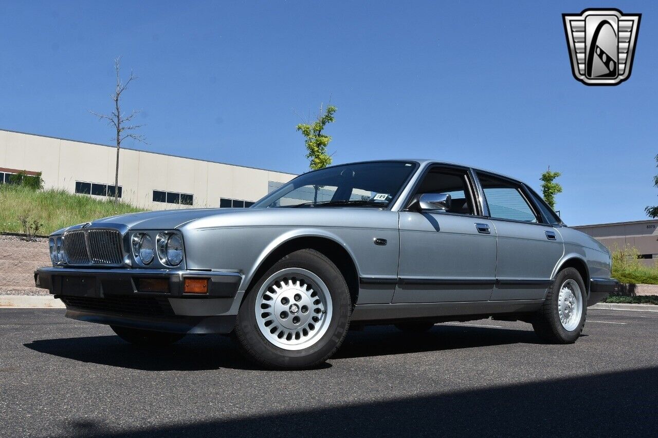 Jaguar-XJ6-Berline-1991-2