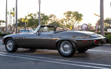 Jaguar-XK-1974-5