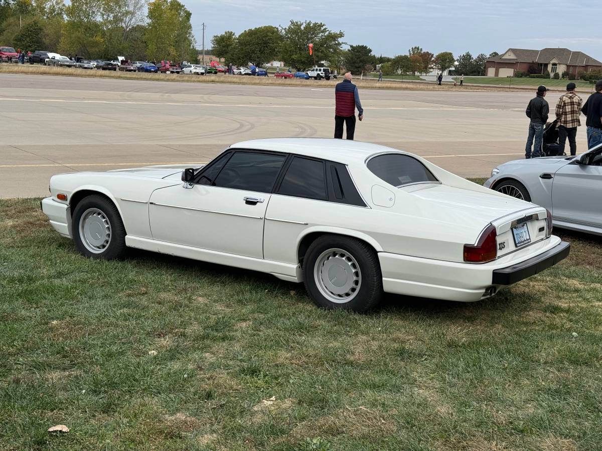 Jaguar-Xjs-classic-collection-coupe-1991-21