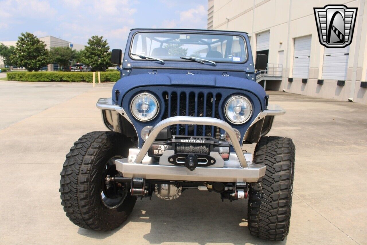 Jeep-CJ-1980-8