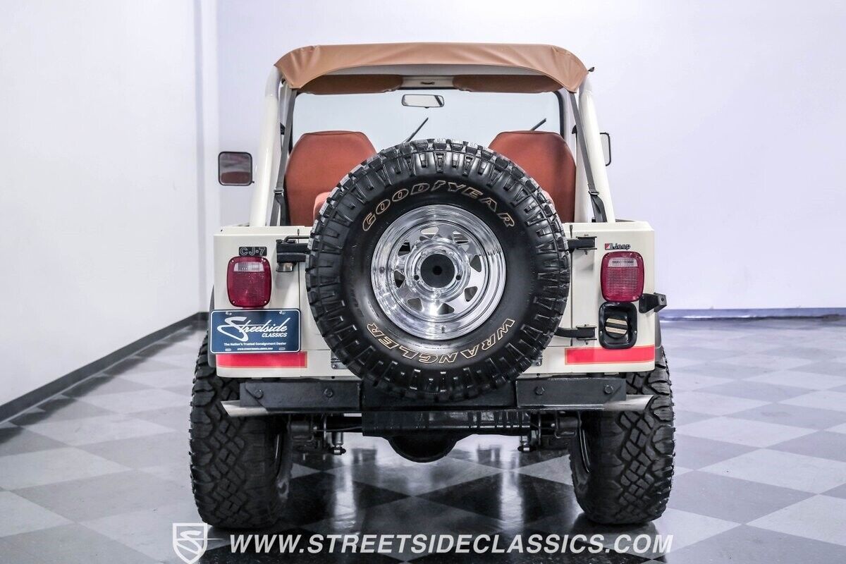 Jeep-CJ-1981-11