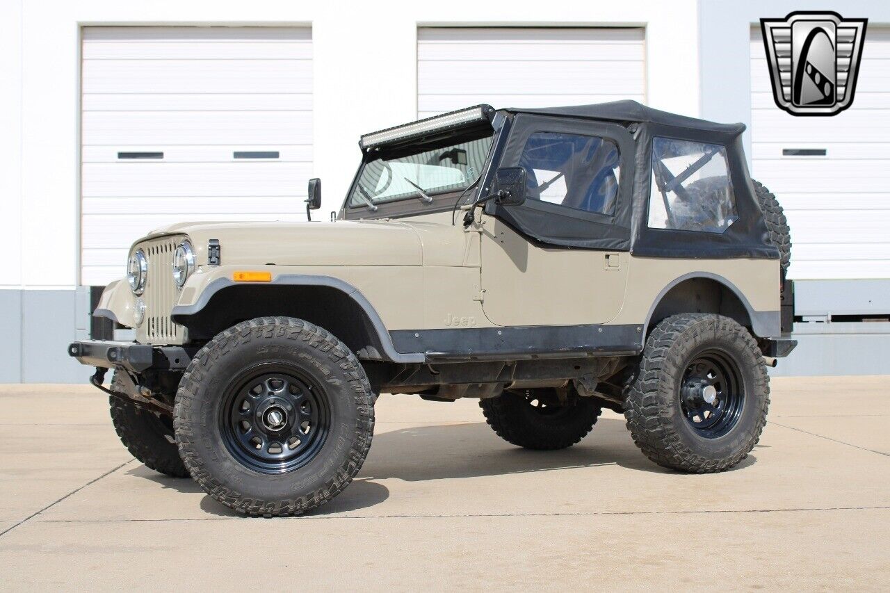 Jeep-CJ-1981-2