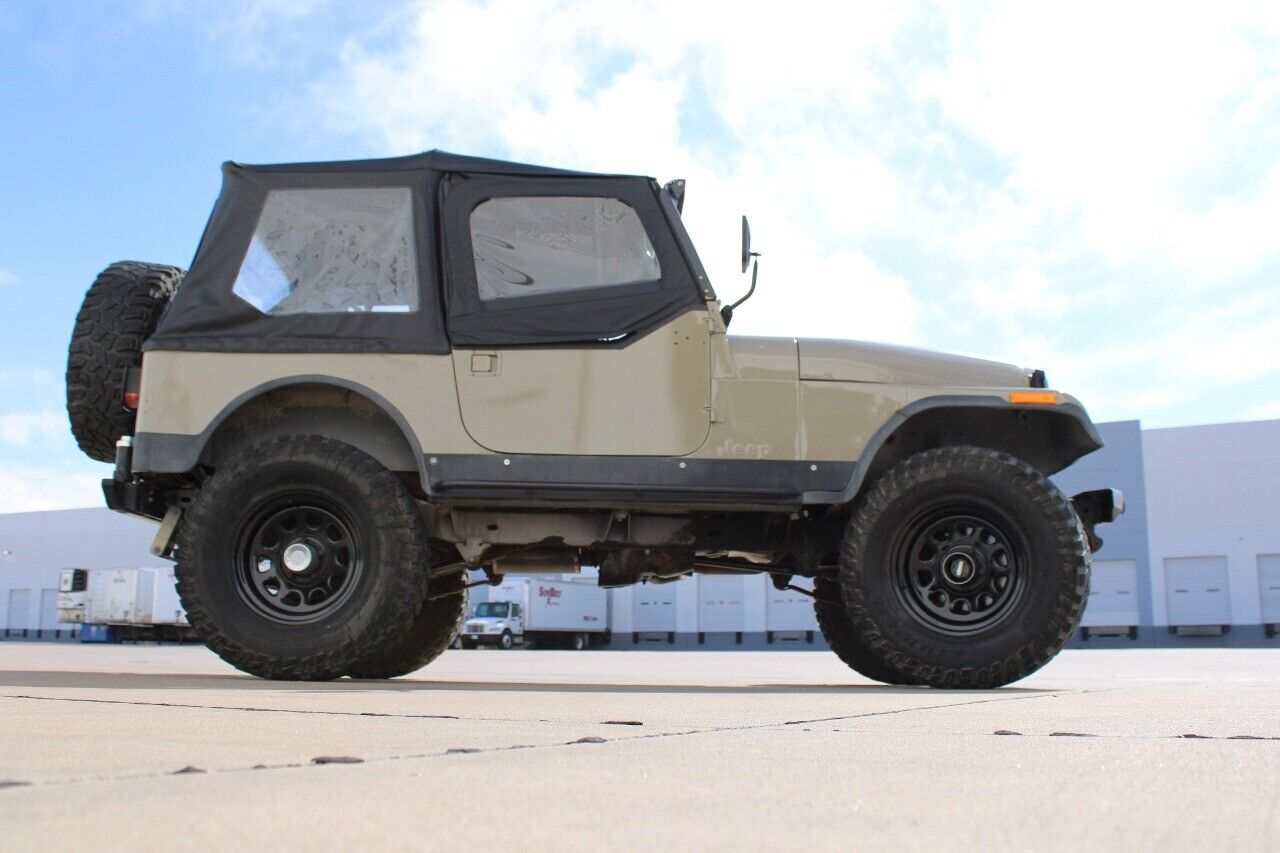 Jeep-CJ-1981-5