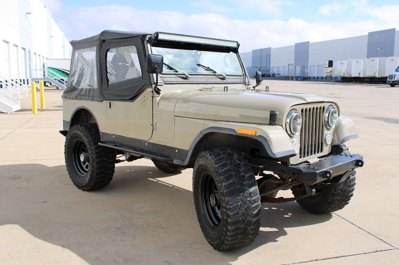 Jeep-CJ-1981-6