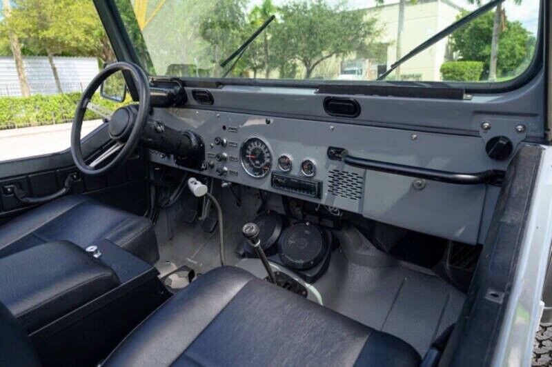 Jeep-CJ-1982-28