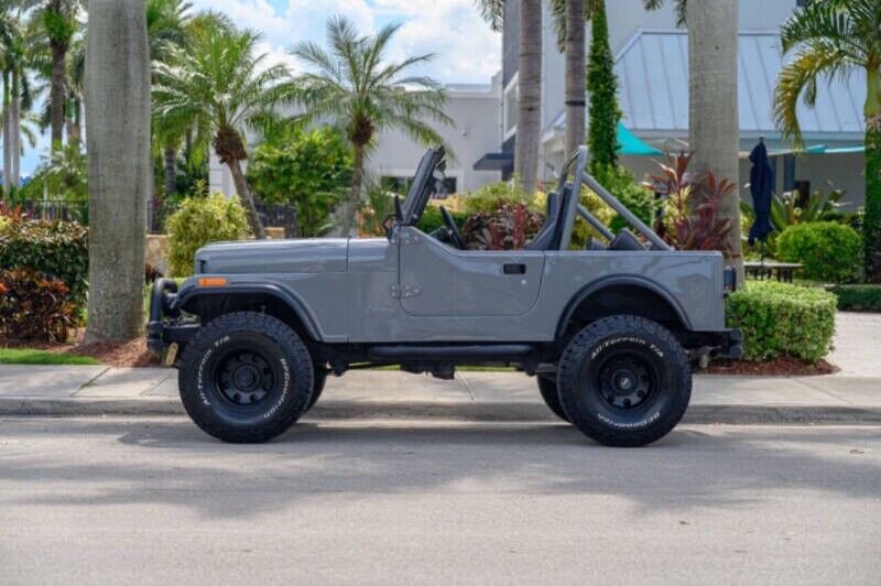 Jeep-CJ-1982-4