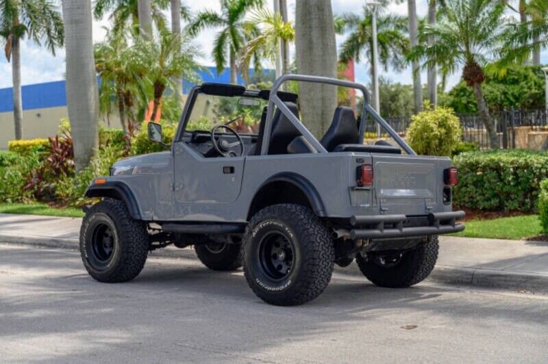 Jeep-CJ-1982-5