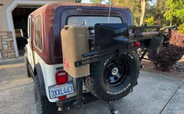 Jeep-Cj-7-open-body-with-extra-duty-suspension-1982-2