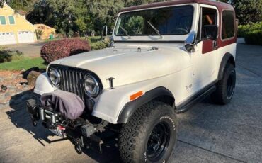 Jeep-Cj-7-open-body-with-extra-duty-suspension-1982-4