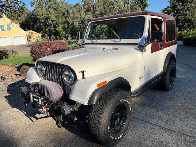 Jeep-Cj-7-open-body-with-extra-duty-suspension-1982-4