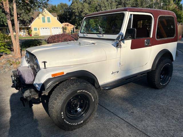 Jeep-Cj-7-open-body-with-extra-duty-suspension-1982-5